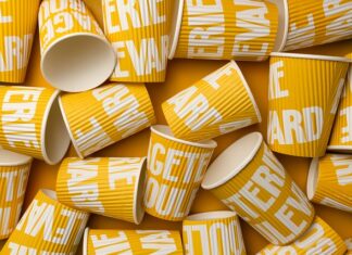 Czym skleić pęknięty plastik?