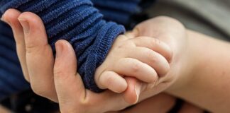 Jak połączyć połamany plastik?