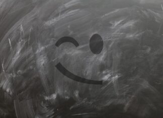 Czy na noc zamykać okna?